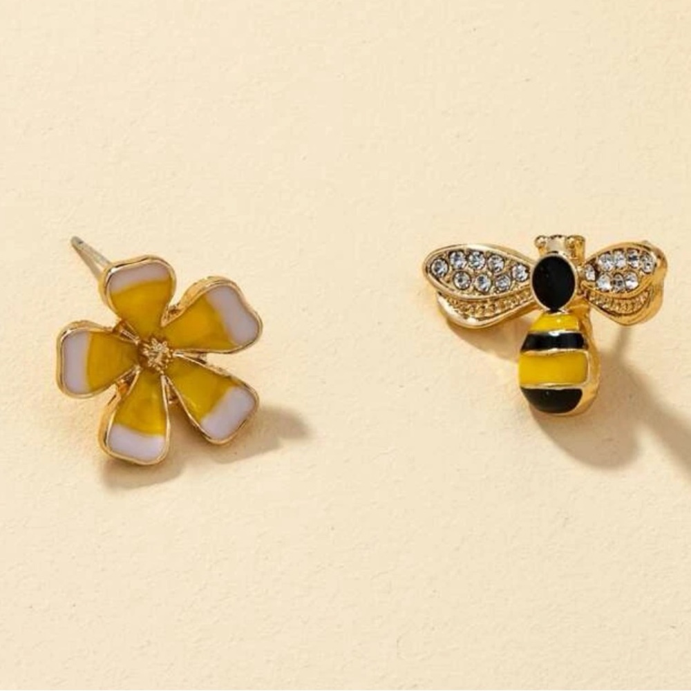 Bee & flower rhinestone mismatched stud earrings - Picture 2 of 4